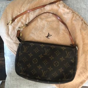 Louis Vuitton monogram Pochette
